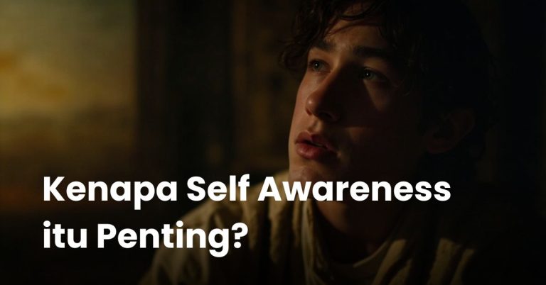 Potret seorang pria muda dengan rambut keriting sedang menatap penuh perenungan dalam pencahayaan redup, dengan teks overlay 'Kenapa Self Awareness itu Penting?' yang menggambarkan tema refleksi diri dan kesadaran diri